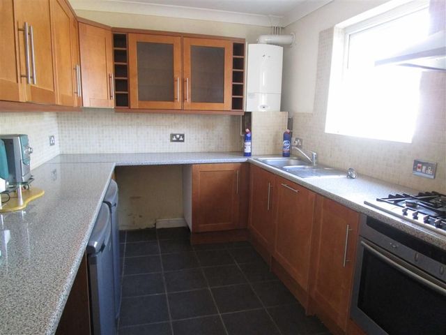  Image of 3 Bedroom Property for sale at St Andrews Way Cippenham Cippenham, SL1 5NL