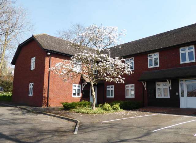  Image of 2 Bedroom Flat to rent at Saxon House Stirlings Road Wantage, OX12 7ET