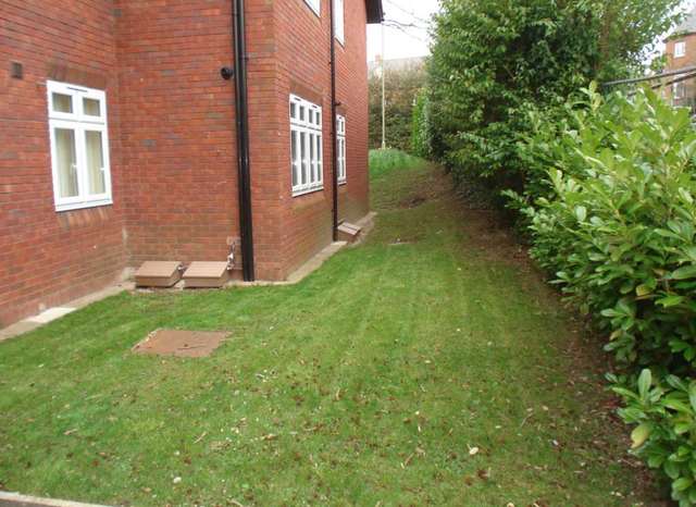  Image of 2 Bedroom Flat to rent at Saxon House Stirlings Road Wantage, OX12 7ET