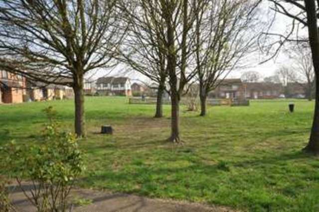  Image of 1 Bedroom Detached for sale at Sturbridge Close  Reading, RG6 4EE