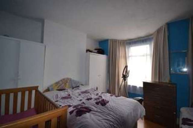  Image of 2 Bedroom Terraced for sale at London, E10 7BB
