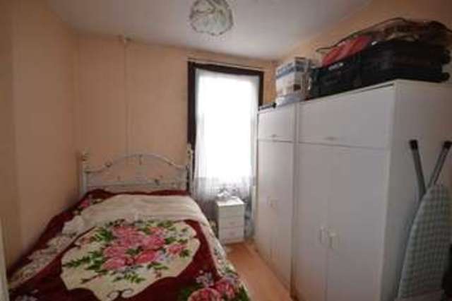  Image of 2 Bedroom Terraced for sale at London, E10 7BB
