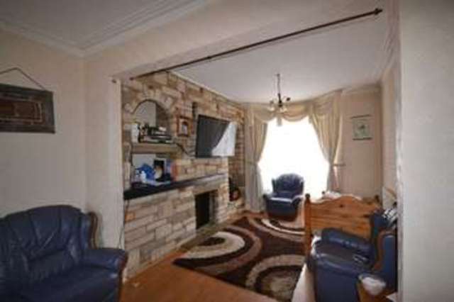  Image of 2 Bedroom Terraced for sale at London, E10 7BB