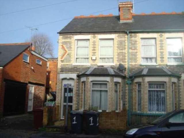  Image of 4 Bedroom End of Terrace to rent at Surrey Road  Reading, RG2 0EU