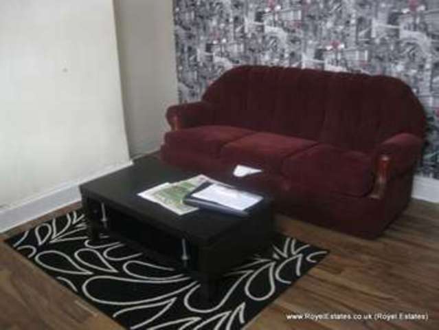 Image of 2 Bedroom Terraced to rent at Tat Bank Road  Oldbury, B68 8NP
