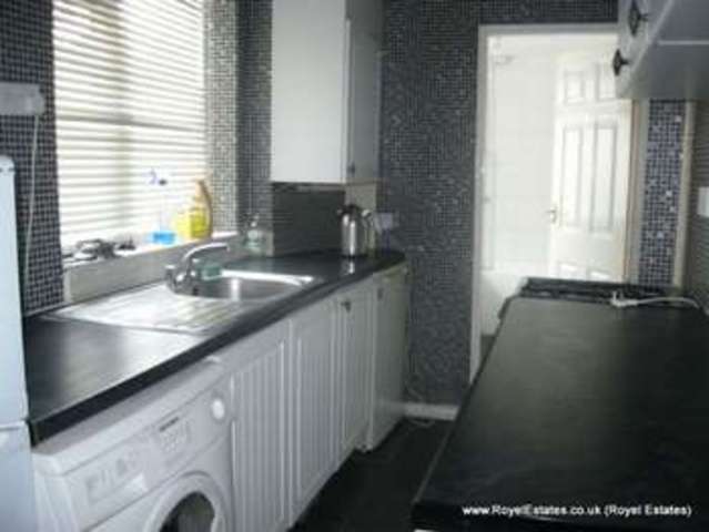  Image of 2 Bedroom Terraced to rent at Tat Bank Road  Oldbury, B68 8NP