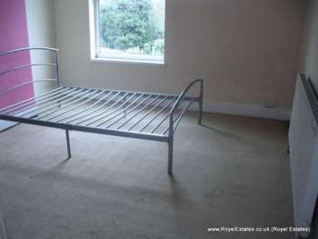  Image of 2 Bedroom Terraced to rent at Tat Bank Road  Oldbury, B68 8NP