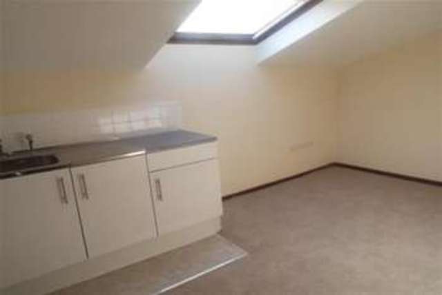  Image of 2 Bedroom Flat to rent at Brentwood, CM13 2AD