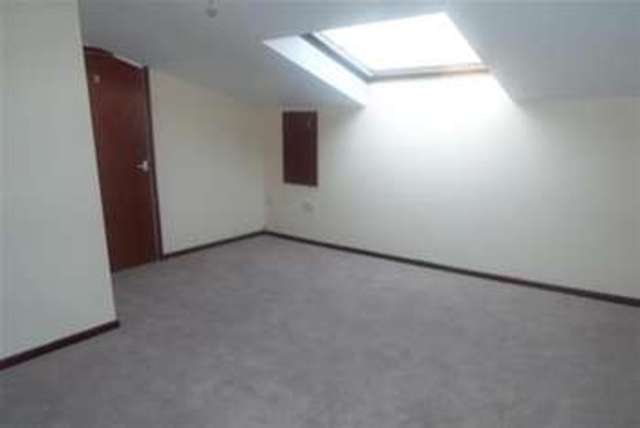  Image of 2 Bedroom Flat to rent at Brentwood, CM13 2AD