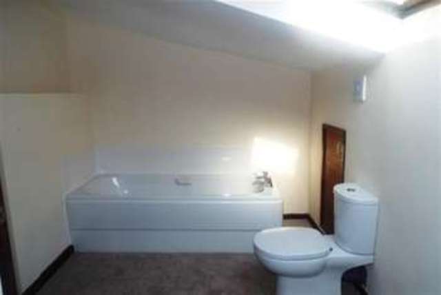  Image of 2 Bedroom Flat to rent at Brentwood, CM13 2AD