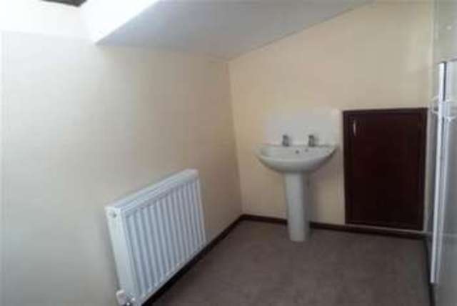  Image of 2 Bedroom Flat to rent at Brentwood, CM13 2AD