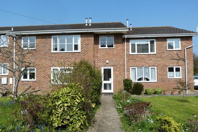  Image of 2 Bedroom Flat for sale at The Hollows  Newport, PO30 5AJ