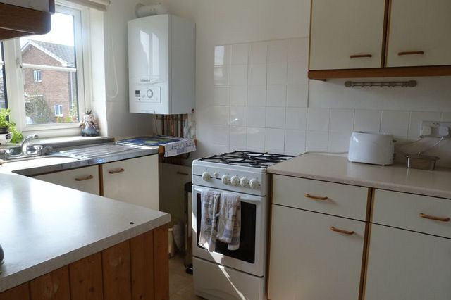 Image of 2 Bedroom Flat for sale at The Hollows  Newport, PO30 5AJ