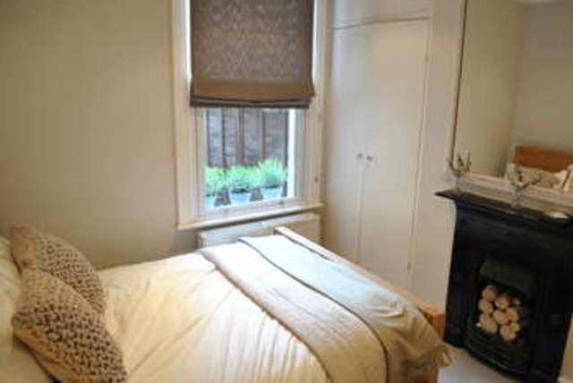  Image of 2 Bedroom Detached for sale at Third Cross  Twickenham, TW2 5EA