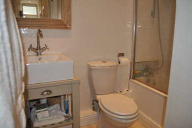  Image of 2 Bedroom Detached for sale at Third Cross  Twickenham, TW2 5EA