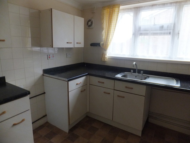  Image of 1 Bedroom Ground Flat to rent at Havant Havant, PO9 5JP