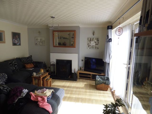  Image of 3 Bedroom Semi-Detached for sale at Warwick Way  Barry, CF62 9AB