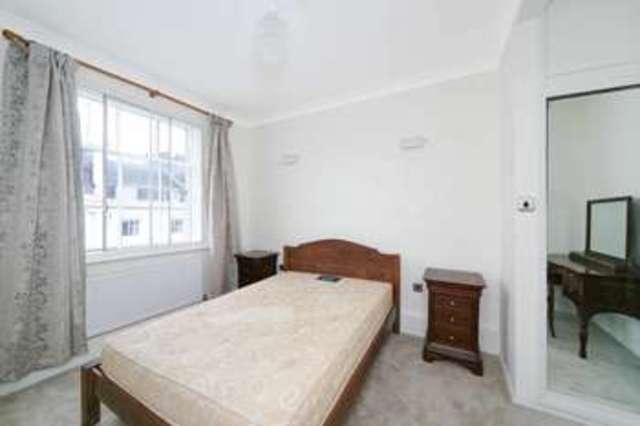  Image of 3 Bedroom Flat to rent at Westbourne Street  London, W2 2TZ
