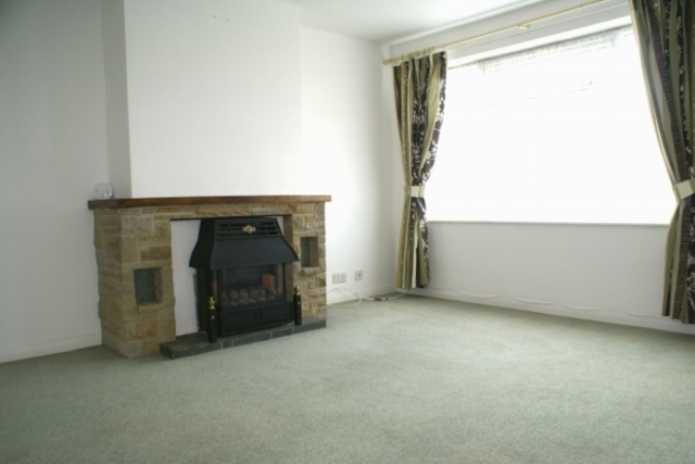  Image of 3 Bedroom Semi-Detached to rent at HATHAWAY DRIVE WHINMOOR LEEDS, LS14 2DJ