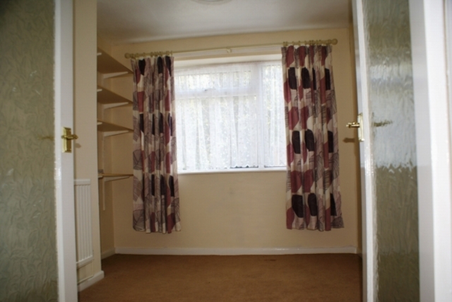  Image of 3 Bedroom Semi-Detached to rent at HATHAWAY DRIVE WHINMOOR LEEDS, LS14 2DJ