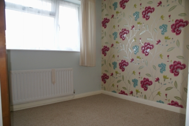  Image of 3 Bedroom Semi-Detached to rent at HATHAWAY DRIVE WHINMOOR LEEDS, LS14 2DJ