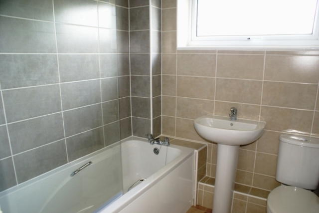  Image of 3 Bedroom Semi-Detached to rent at HATHAWAY DRIVE WHINMOOR LEEDS, LS14 2DJ