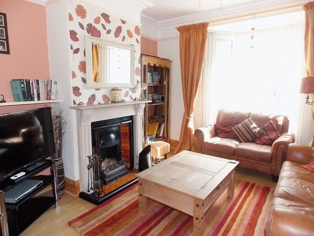  Image of 3 Bedroom Terraced for sale at Easton Street  Portland, DT5 1BS