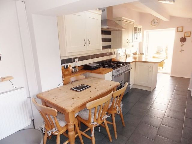  Image of 3 Bedroom Terraced for sale at Easton Street  Portland, DT5 1BS