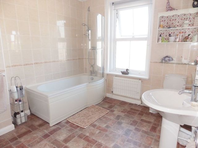  Image of 3 Bedroom Terraced for sale at Easton Street  Portland, DT5 1BS