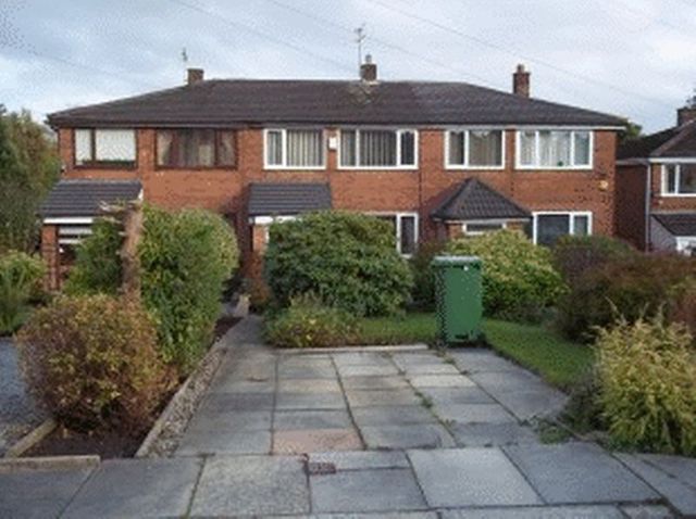  Image of 3 Bedroom Mews to rent at Andrew Close  Greenmount, BL8 4HQ