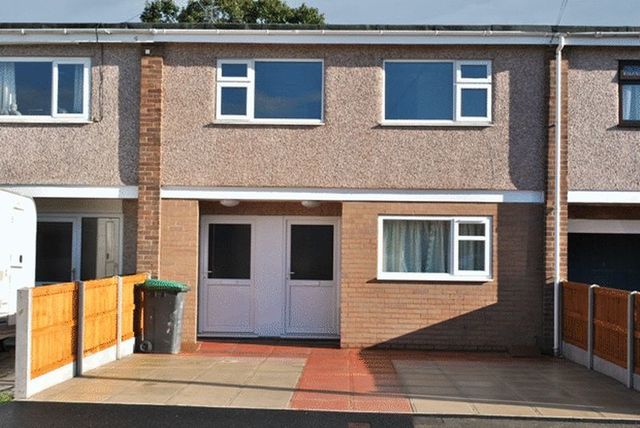  Image of 2 Bedroom Flat to rent at Annefield Park Gresford Wrexham, LL12 8NS