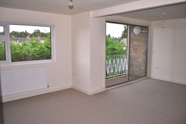  Image of 2 Bedroom Flat to rent at Annefield Park Gresford Wrexham, LL12 8NS