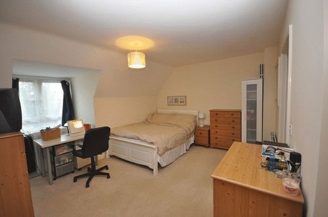  Image of 2 Bedroom Flat to rent at Archers Road  Southampton, SO15 2LQ