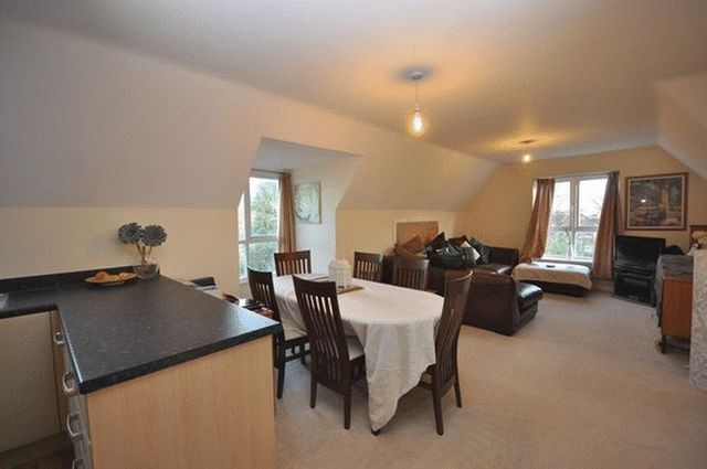  Image of 2 Bedroom Flat to rent at Archers Road  Southampton, SO15 2LQ