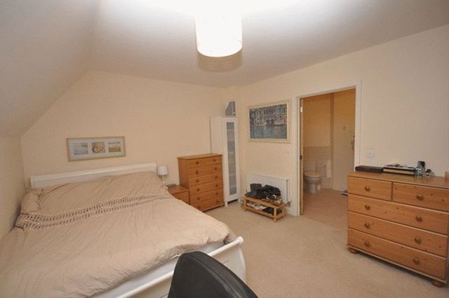  Image of 2 Bedroom Flat to rent at Archers Road  Southampton, SO15 2LQ