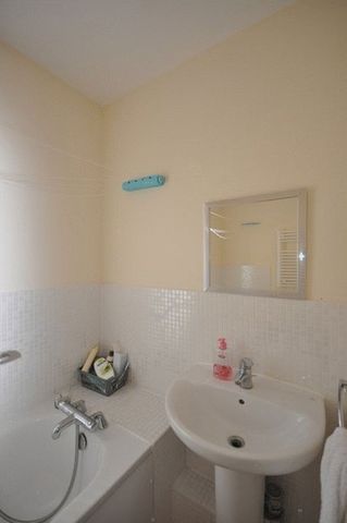  Image of 2 Bedroom Flat to rent at Archers Road  Southampton, SO15 2LQ