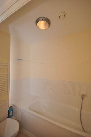  Image of 2 Bedroom Flat to rent at Archers Road  Southampton, SO15 2LQ
