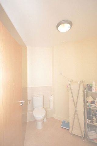  Image of 2 Bedroom Flat to rent at Archers Road  Southampton, SO15 2LQ