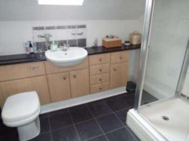  Image of 3 Bedroom Bungalow for sale at Barkingside Essex Barkingside, IG6 2EH