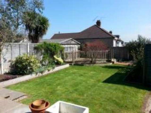  Image of 3 Bedroom Bungalow for sale at Barkingside Essex Barkingside, IG6 2EH