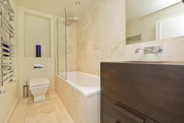  Image of 2 Bedroom Flat to rent at Highbury London Highbury, N5 2HR