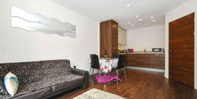  Image of 1 Bedroom Flat for sale at Bromyard Avenue Array East Acton, W3 7FL