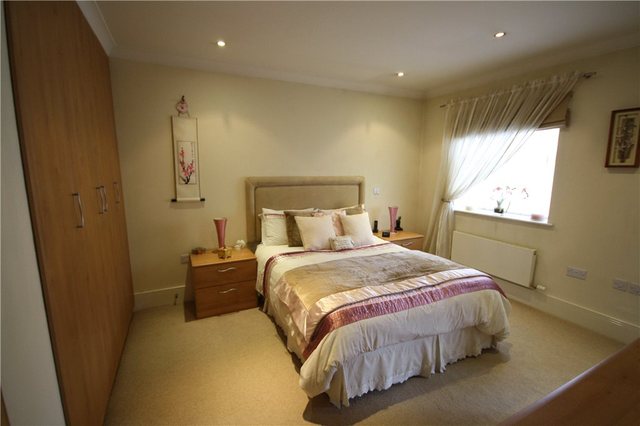  Image of 5 Bedroom Detached for sale at Stanmore Middx Stanmore, HA7 4PS