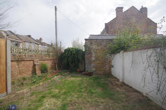  Image of 1 Bedroom Flat to rent at London, N22 5EE