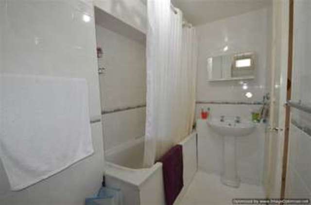  Image of 2 Bedroom Flat to rent at Hackney, E8 3HA