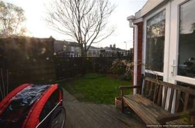  Image of 2 Bedroom Flat to rent at Hackney, E8 3HA