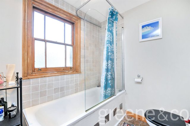  Image of 2 Bedroom Flat for sale at Crouch End London Hornsey, N8 9HG
