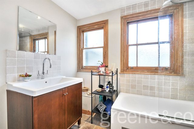  Image of 2 Bedroom Flat for sale at Crouch End London Hornsey, N8 9HG