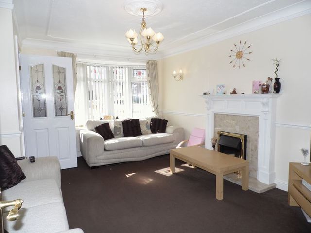  Image of 3 Bedroom Semi-Detached for sale at Farmer Way  Tipton, DY4 0BE