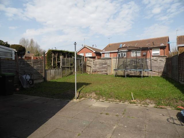  Image of 3 Bedroom Semi-Detached for sale at Farmer Way  Tipton, DY4 0BE
